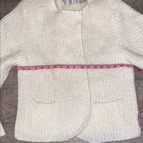Vintage Cream Chunky Knit Cardigan with Ribbed Pattern and shoulder pads - Picture 8 of 12
